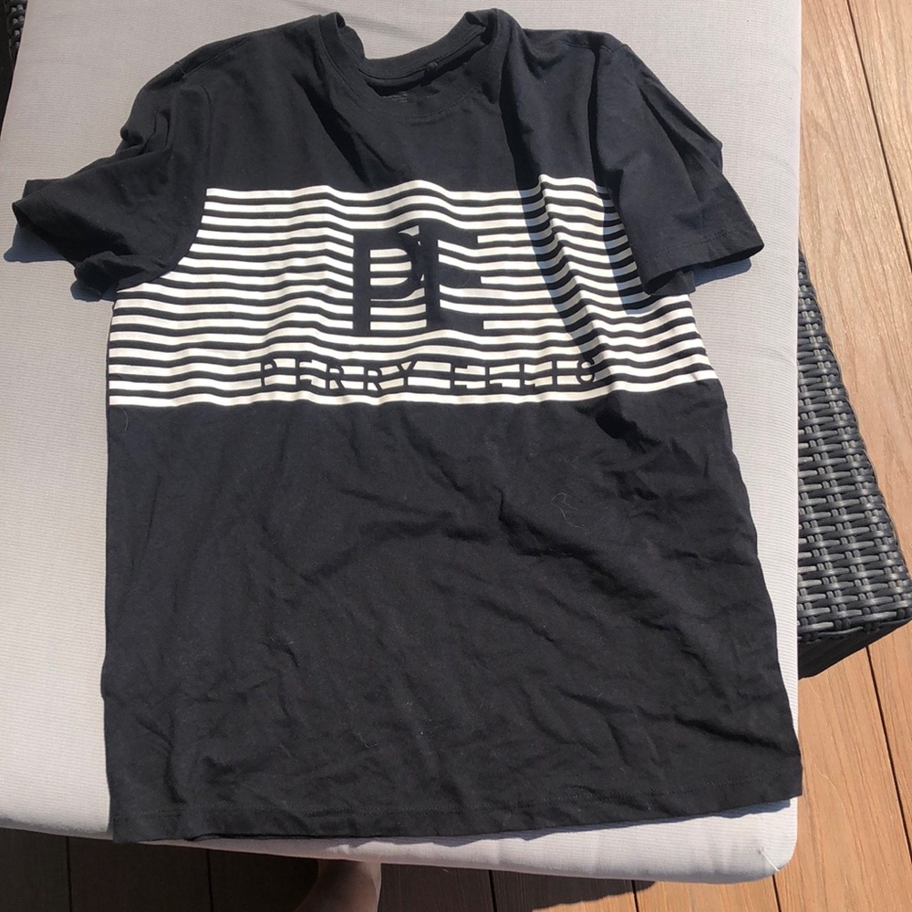 Perry Ellis t shirt